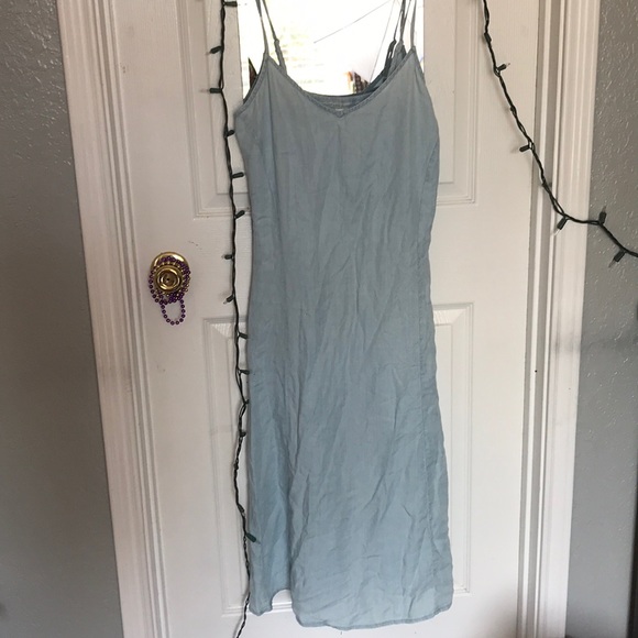 New light wash dress - Picture 1 of 3